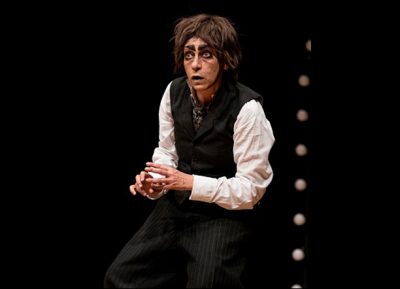 La Scimmia arriva ad Agorà e all’ITC Teatro. Sul palco: Giuliana Musso