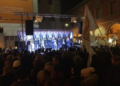 A Bologna il comizio triste di Luigi Di Maio: “Non si corre solo per vincere, c’è tanto bisogno di opposizione”