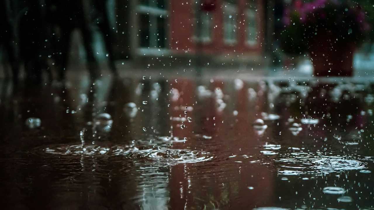 Chiudetevi in casa e accendete la stufa | Allerta METEO in Italia nel weekend, queste le zone più colpite: addio aperitivi in spiaggia