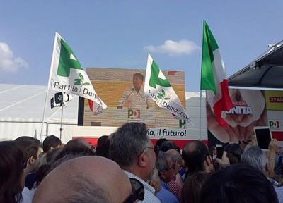 Renzi chiude la FestaUnità e cita il “gran casino” delle primarie