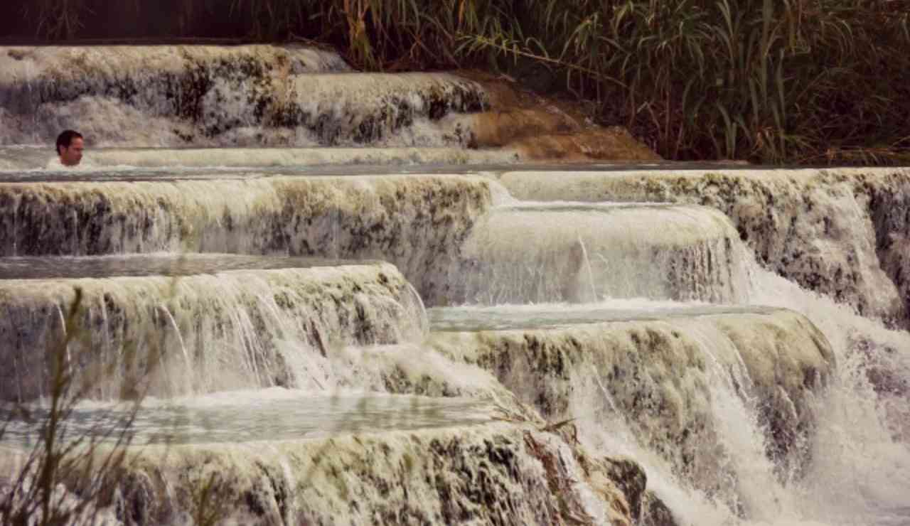 Ma quale mare e montagna, queste sono le TERME più gettonate d’Italia | Perfette per l’autunno, è tutto GRATIS