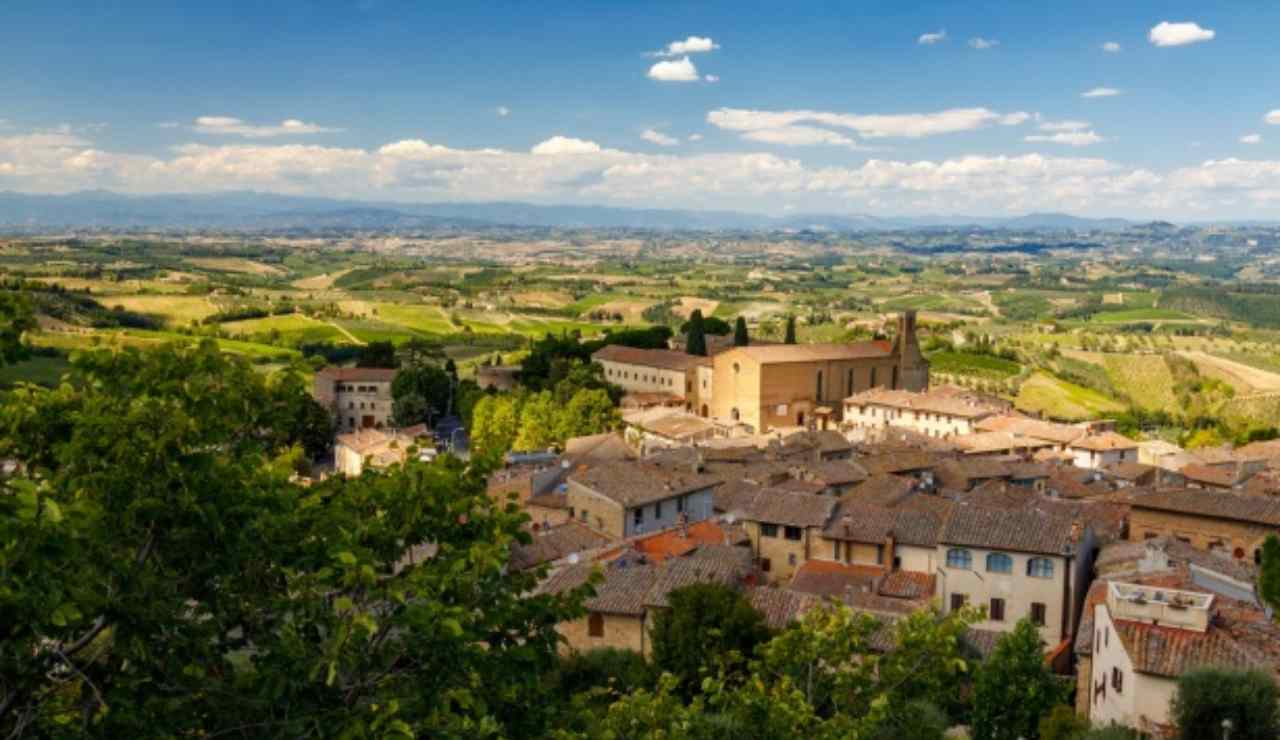 Weekend in Toscana, questi i 3 posti da NON perdere in Autunno | Ci vai col partner e scopri la VERA magia delle fiabe