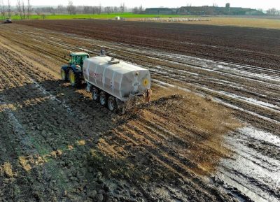 Adattamenti. Allevamenti intensivi e rischi ambientali. E “l’equazione dei disastri”