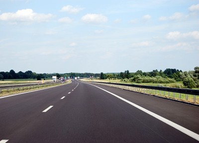 Bologna. Investito e ucciso mentre cambia la gomma dell’auto