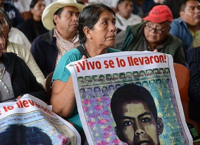 Avenida Miranda. Ayotzinapa tre anni dopo