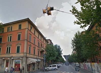 Manganelli, tirapugni e spray. Spedizione punitiva “anti spaccio” in Bolognina