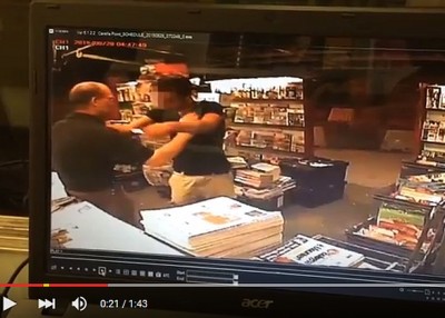 Rapina a mano armata in edicola. Carella reagisce con una mazza da baseball