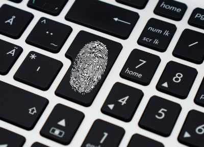 Il web come in dogana, solo col documento