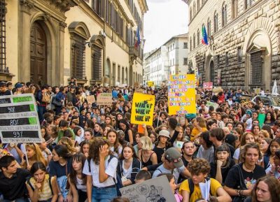Adattamenti. Fridays For Future e politica, territori in guerra, dizionari del ciclismo