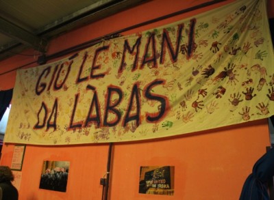 Protesta di Làbas contro lo sgombero. “Assedieremo il Baraccano”
