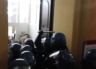Hobo rioccupa un’aula studio, la celere entra in università