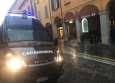Manganellate a Làbas. Parla la questura: “Noi aggrediti dagli attivisti”