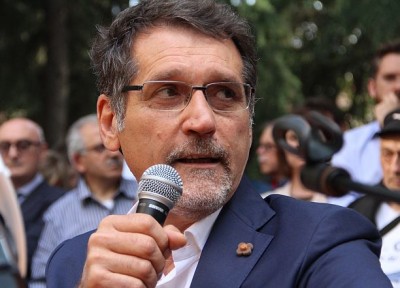 Merola riparte da Piazza dell’Unità: “Nessun inciucio, ora parlerò a tutti i bolognesi”