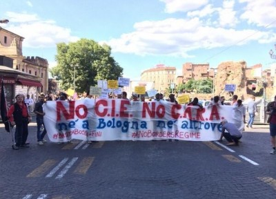 A Bologna centinaia in corteo. “Contro i Cie e il razzismo istituzionale”