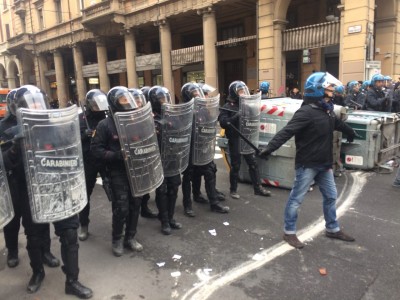 Sgombero in via De Maria. Carabiniere ai cronisti: “Non c’è diritto di cronaca” – AUDIO