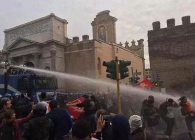 A Roma manifestazione in solidarietà con l’ex Telecom. Cariche della polizia