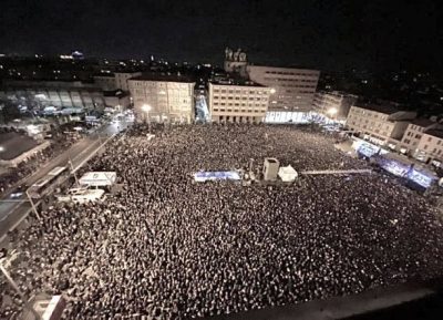 La marea delle 40mila sardine: “Siamo l’alternativa al populismo di destra”