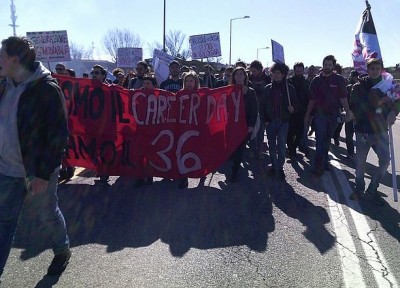 Fiera. Manganellate sugli studenti anti-tornelli