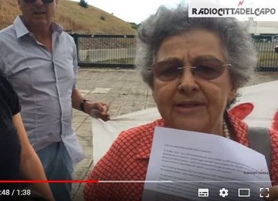 Renzi alla signora che ha perso tutti i risparmi: “Rubato lo dice a sua sorella”