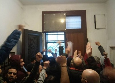 Mura di P.ta Galliera. Fallisce il blitz della Digos per lo sgombero