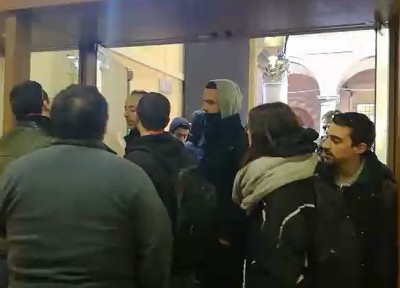 Unibo. Terzo giorno di tornelli fuori uso in via Zamboni