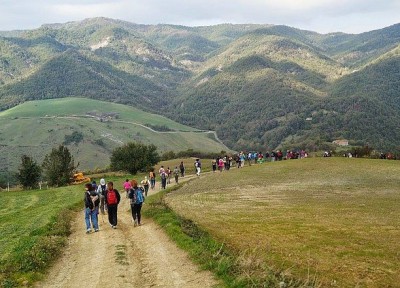 Borghi antichi e parchi naturali. Torna Trekking col treno