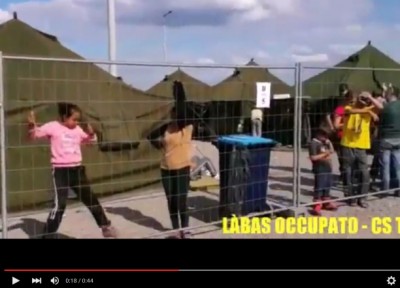 ‎In Ungheria un campo di detenzione per migranti. Da ‎Röszke le immagini di Làbas