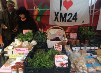 Musica, banchetti e mercati. Contro lo sfratto di Xm24 via Fioravanti fa festa
