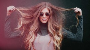 Ragazza dai capelli lunghi