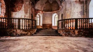 Interno di chiesa abbandonata