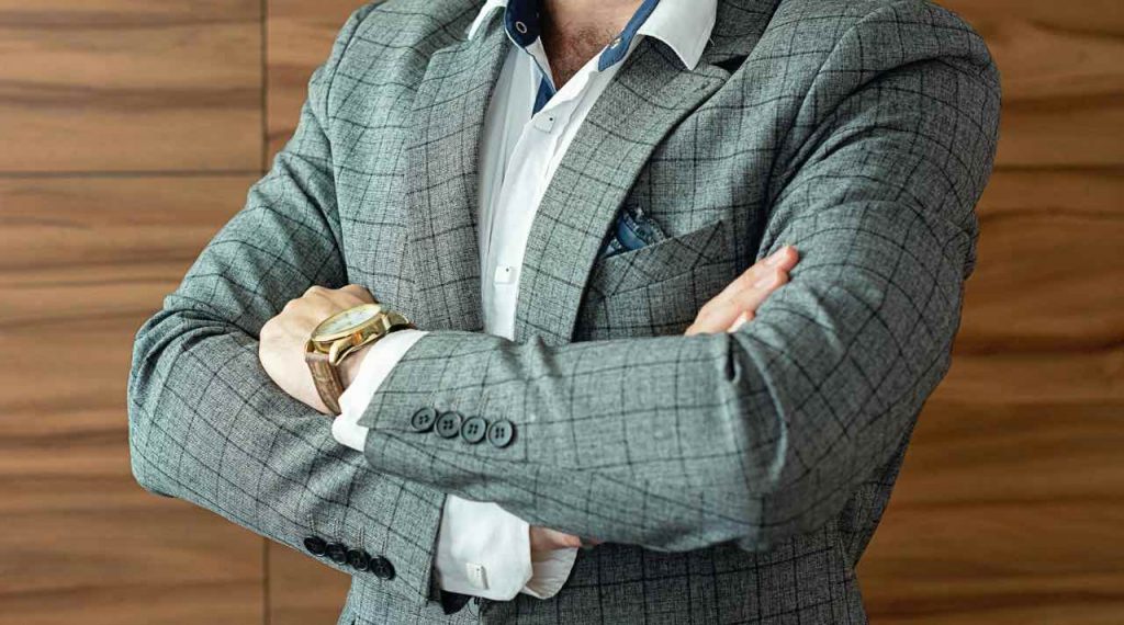 braccia incrociate - pexels-radiocittacapo