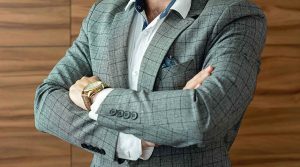 braccia incrociate - pexels-radiocittacapo